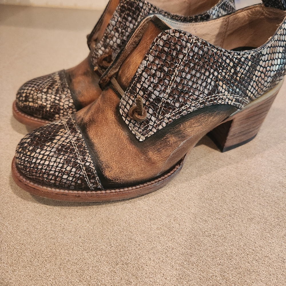 FREEBIRD Catalina. Size 8